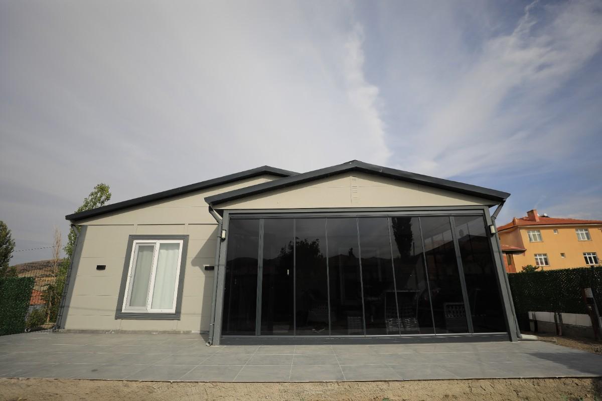 Prefabrik ev yapımı nasıl olur? Adım adım kurulum süreci, maliyet, süre ve dikkat edilmesi gerekenler bu rehberde.