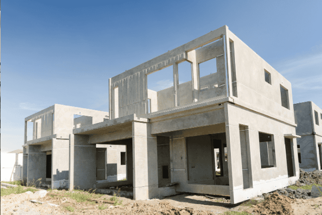 Prefabrik ev güvenli mi? İnsanların merak ettiği, deprem dayanıklılığı, rüzgar direnci ve yapı güvenliği hakkında detaylı rehber.